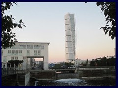 Västra Hamnen 2014 - Turning Torso above the waterfall